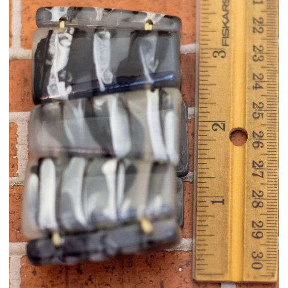 7 inch, Vintage White and Black Plastic Beads Mid Century Bracelet - W30 - Picture 3 of 3